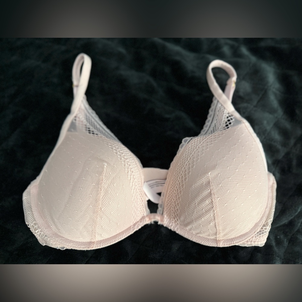 Victoria’s Secret Pink Lace Bra in Soft Pink